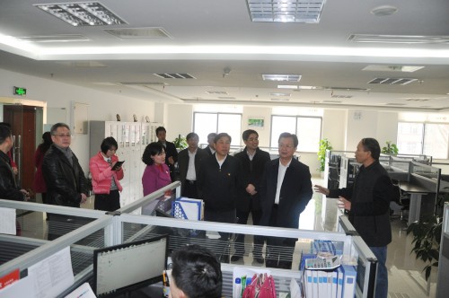 鄧三龍廳長胡長清書記蒞臨我院看望慰問干部職工