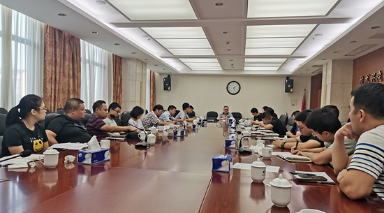 院黨委書記康慶云以普通黨員身份參加黨支部集中學(xué)習(xí)暨黨小組成立會議